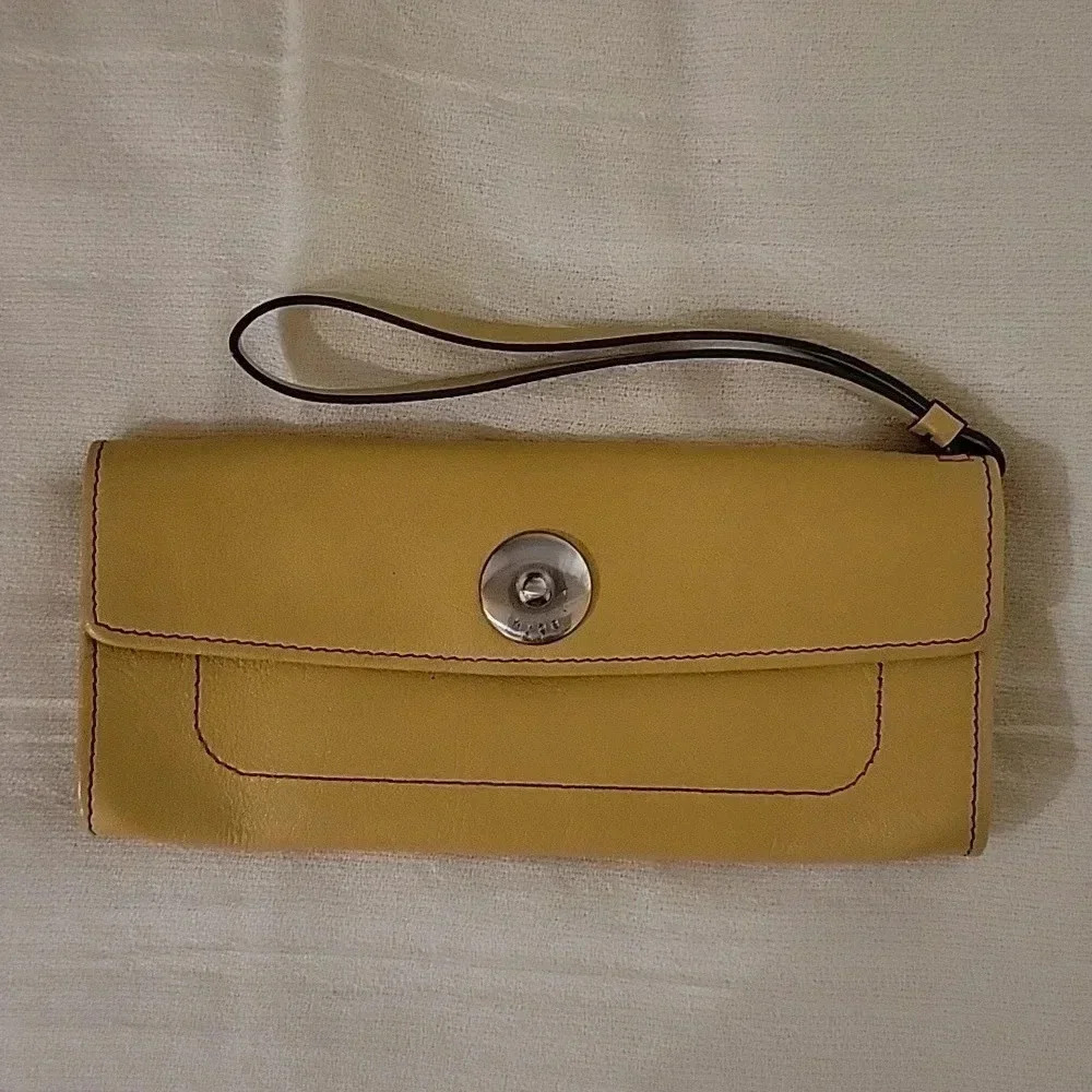 hype wristlet clutch